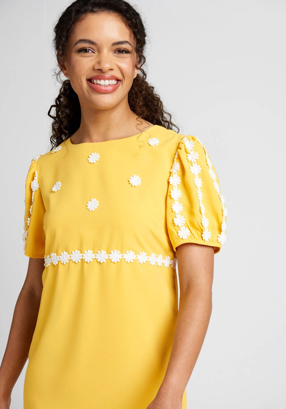 ModCloth Vibrant Yellow with White Daisy – Retro Lace Puffed Sleeve Shift Dress 6 ModCloth Vibrant Yellow with White Daisy – Retro Lace Puffed Sleeve Shift Dress - Image 4