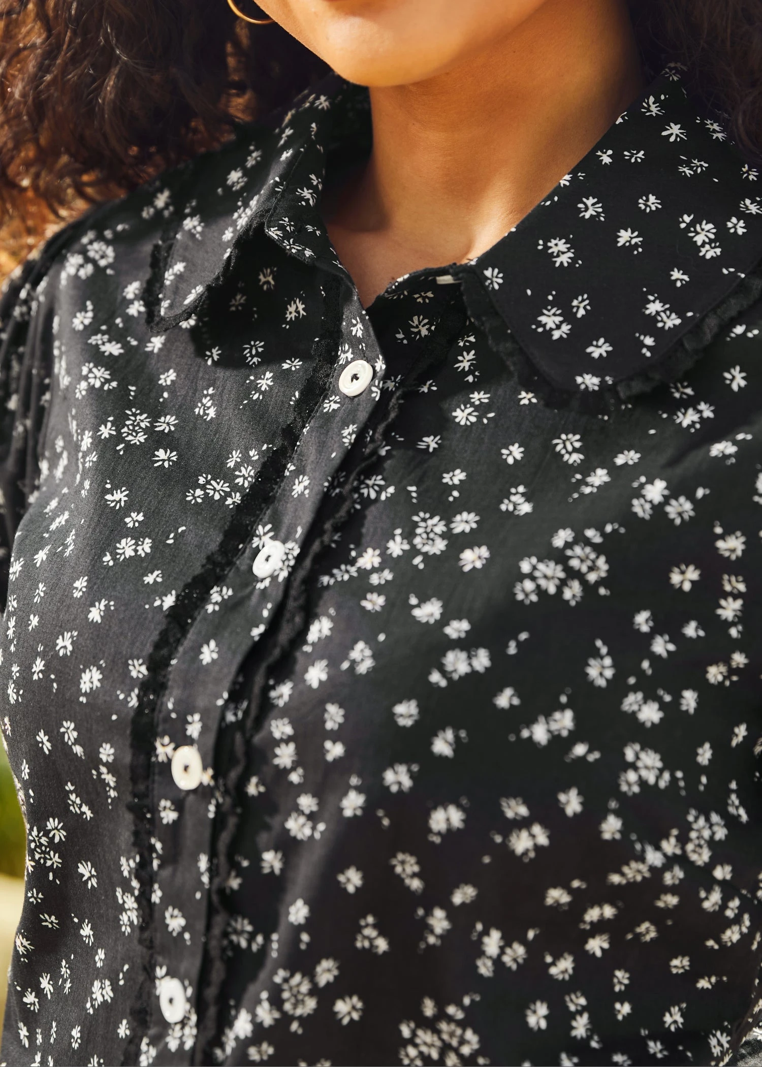 Daydreamer's Delight Black Peter Pan Collar Button-Up Blouse 6 Daydreamer's Delight Black Peter Pan Collar Button-Up Blouse - Image 4