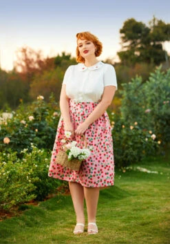 ModCloth Pink Strawberry Dream Print A-Line Skirt – Vintage High-Rise Button-Front Midi Skirt 13 ModCloth Pink Strawberry Dream Print A-Line Skirt – Vintage High-Rise Button-Front Midi Skirt -ModCloth 206837 strawberry dream 5