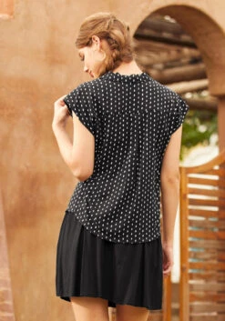 ModCloth Glad You Collared Black V-Neck Blouse – Plus Size Extended Shoulder Top 9 ModCloth Glad You Collared Black V-Neck Blouse – Plus Size Extended Shoulder Top -ModCloth 207299 blkpr 3