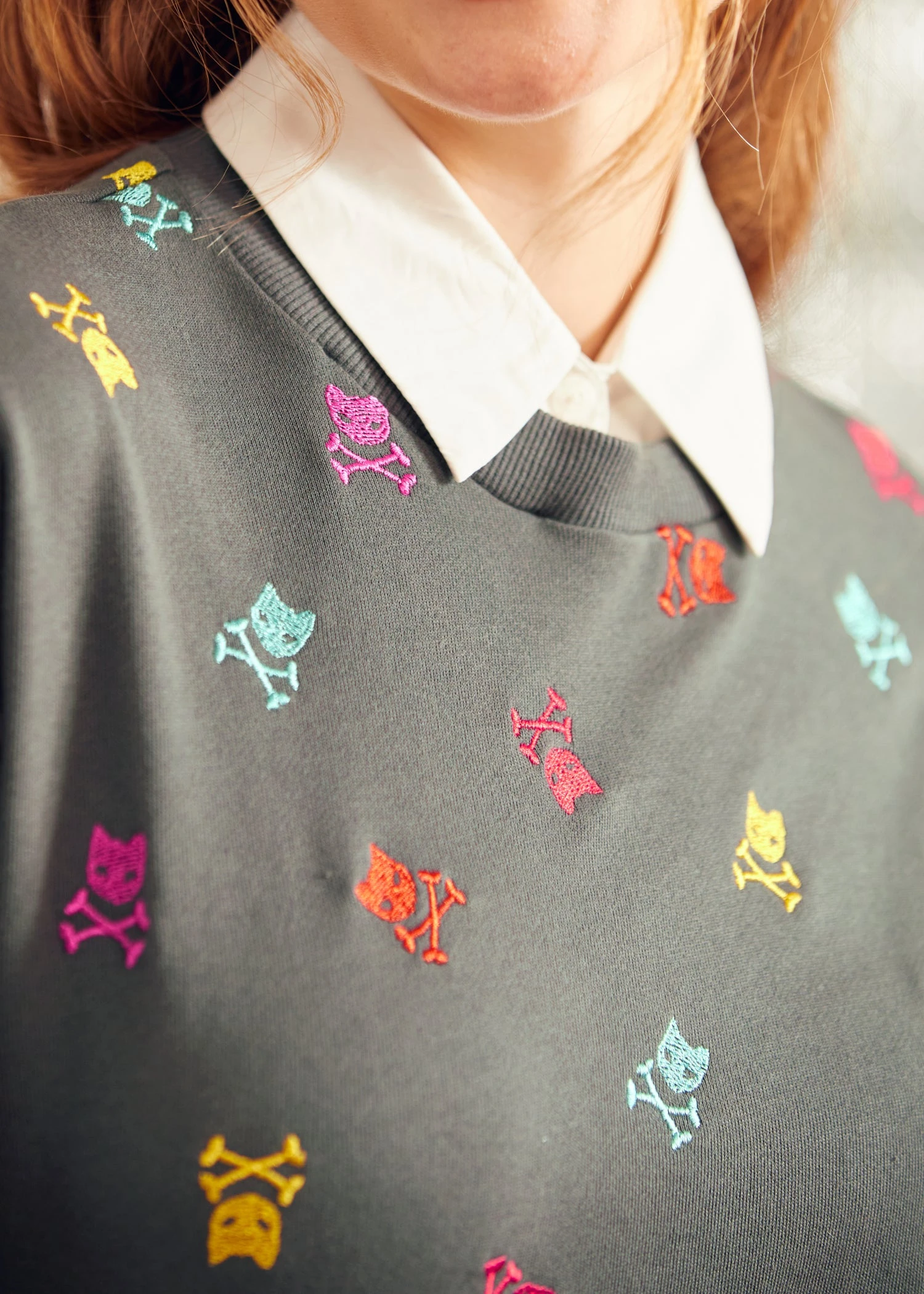 ModCloth Drive-In Diva Stormy Shadow Sweatshirt – Dark Gray Contrast Collar Retro Long Sleeve Top 8 ModCloth Drive-In Diva Stormy Shadow Sweatshirt – Dark Gray Contrast Collar Retro Long Sleeve Top - Image 6