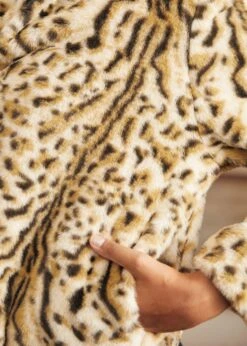 ModCloth Charm Of Yesteryears Leopard Print Plus Size Car Coat - Vintage Wild Spot Button-Front Jacket 11 ModCloth Charm Of Yesteryears Leopard Print Plus Size Car Coat - Vintage Wild Spot Button-Front Jacket -ModCloth 207704 LEOPARD 7