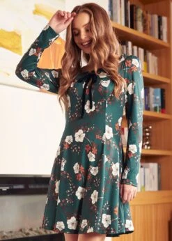 Woodstock Wanderer Winter Floral Garden Splendor Keyhole Scoop Neck Fit & Flare Dress 15 Woodstock Wanderer Winter Floral Garden Splendor Keyhole Scoop Neck Fit & Flare Dress -ModCloth 207718 GreenFloral 5