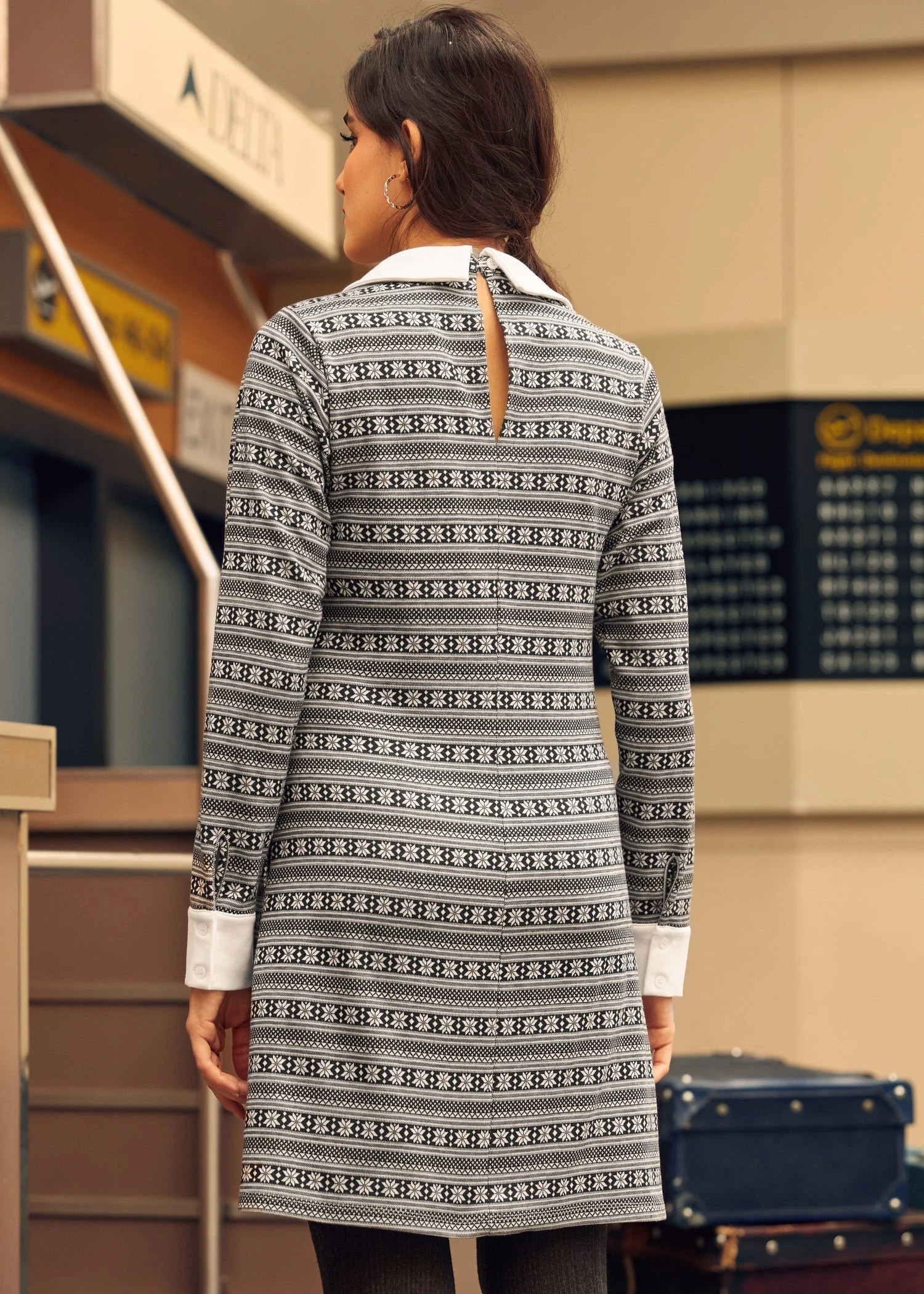 Transitional Timepiece Contrast Collar Shift Dress 5 Transitional Timepiece Contrast Collar Shift Dress - Image 3