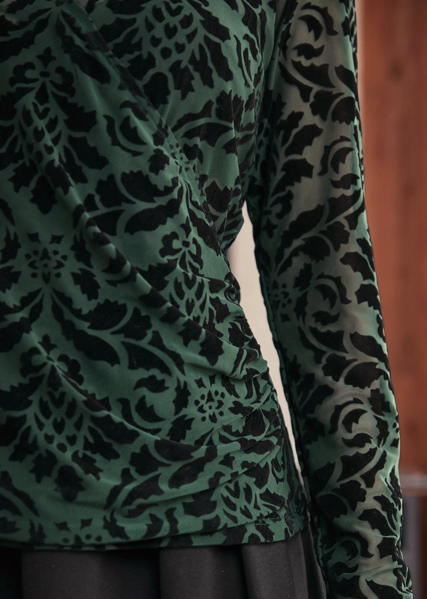 ModCloth Vintage Vagabond Emerald Green Button-Front V-Neck Top 4 ModCloth Vintage Vagabond Emerald Green Button-Front V-Neck Top - Image 2