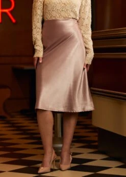 A Little Love Bias Midi Skirt 11 A Little Love Bias Midi Skirt -ModCloth 207773 DUSTYROSE 4