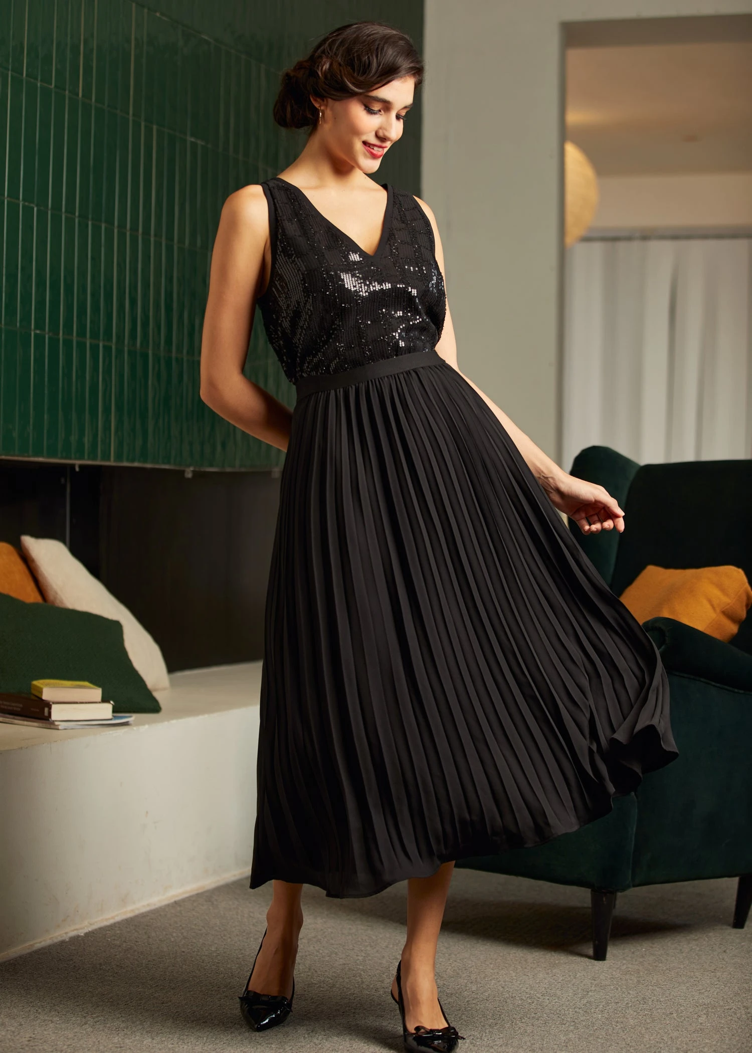 ModCloth Classic Cutie Double V-Neck Tank Top in Classic Noir – Woven Plus Size Sleeveless Top 4 ModCloth Classic Cutie Double V-Neck Tank Top in Classic Noir – Woven Plus Size Sleeveless Top - Image 2