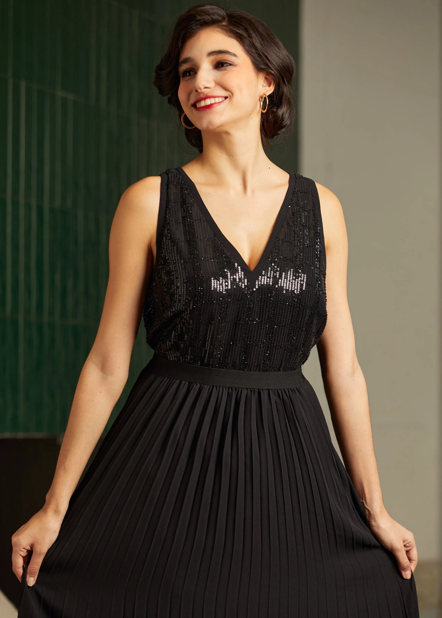 ModCloth Classic Cutie Double V-Neck Tank Top in Classic Noir – Woven Plus Size Sleeveless Top 3 ModCloth Classic Cutie Double V-Neck Tank Top in Classic Noir – Woven Plus Size Sleeveless Top