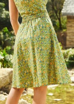 ModCloth Green Bug Print A-Line Skirt – Whimsical Cotton-Linen Button-Front Skirt with Pockets -ModCloth 208146 GRNBUGPR 3