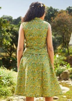 ModCloth Feel The Morning Breeze Green Bug Print Convertible Collar Tie-Waist Shirt -ModCloth 208156 GRNBUGPR 3