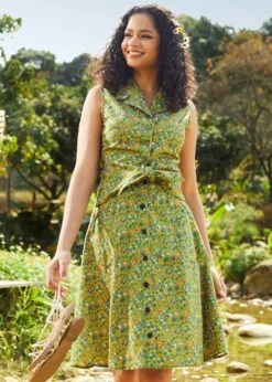 ModCloth Feel The Morning Breeze Green Bug Print Convertible Collar Tie-Waist Shirt -ModCloth 208156 GRNBUGPR 4