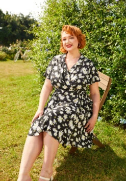 Just Wandering Camp Collar Wrap Dress 20 Just Wandering Camp Collar Wrap Dress -ModCloth 260836 bumble bees bloom 9