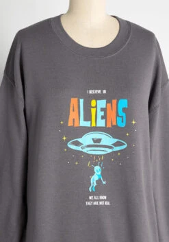 Daisy Street Believe In Aliens Grey Graphic Sweatshirt – Relaxed Fit UFO Crew Neck -ModCloth 6e7d3b6dce1a85e285c942887ad0d6b6