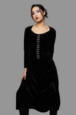 Black Friday Vampiric Black Velvet Formal Dress – Gothic Corset-Style Ruffled Midi Dress -ModCloth BGFW061 001 4