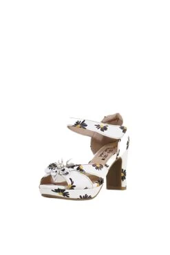 Daisy Retro Heels -ModCloth DAISY WHITE 1 2 2c701af8 5aed 4bf2 a661 dd27194906ff