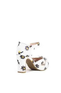 Daisy Retro Heels -ModCloth DAISY WHITE 3 951891b1 f7bb 48ac 80e7 d98afa383579
