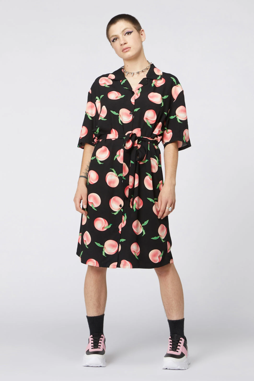 Peachy All-Over Print Viscose Shirt Dress – Oversized Midi with Waist Tie 5 Peachy All-Over Print Viscose Shirt Dress – Oversized Midi with Waist Tie - Image 3