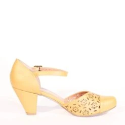 Morty Retro Heels -ModCloth MORTY PU CHELSEA CREW BI 09 c33f93d3 cb75 4c04 8aba 2584744c548d