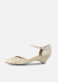Percy Retro Flats -ModCloth PERCY BONE 2 74af6ef4 a882 4a97 a4f7 7ddaf2c4ae07