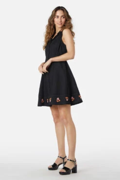 Petal Embroidered Textured Cotton Sleeveless Dress – Ric Rac Trim Button-Down Fit & Flare -ModCloth PGFW268 001 3