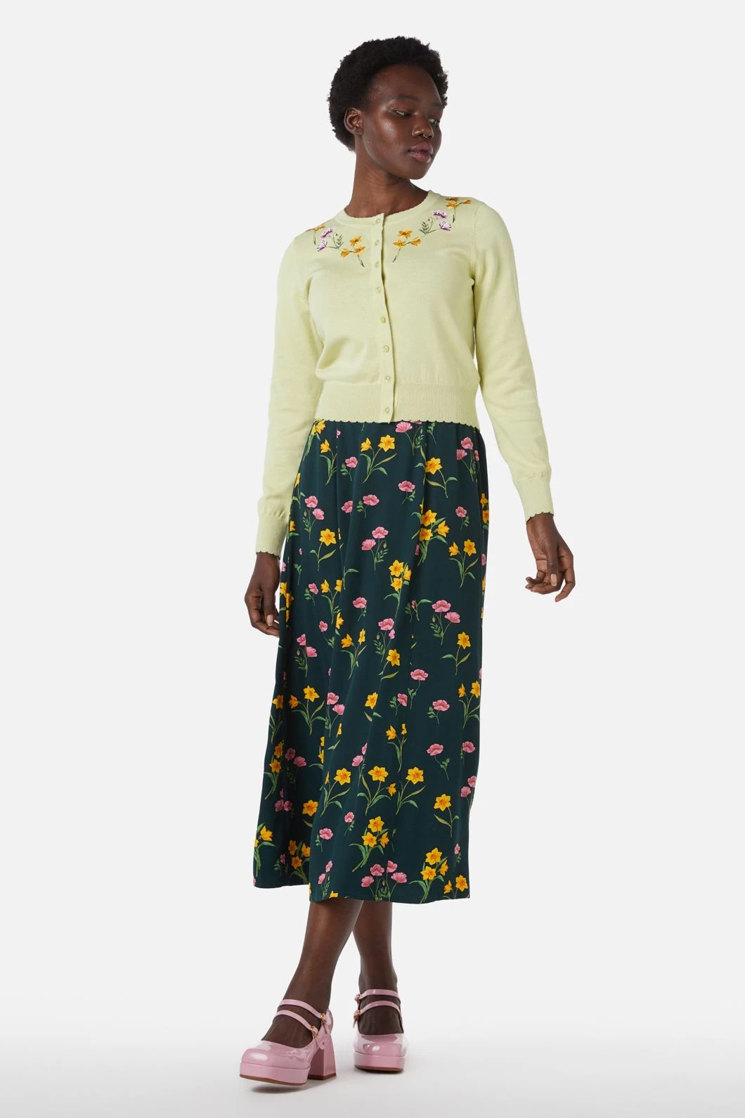 Poppy & Daffodil Floral Embroidered Cardigan – Scalloped Edge Cotton Knit 4 Poppy & Daffodil Floral Embroidered Cardigan – Scalloped Edge Cotton Knit - Image 2