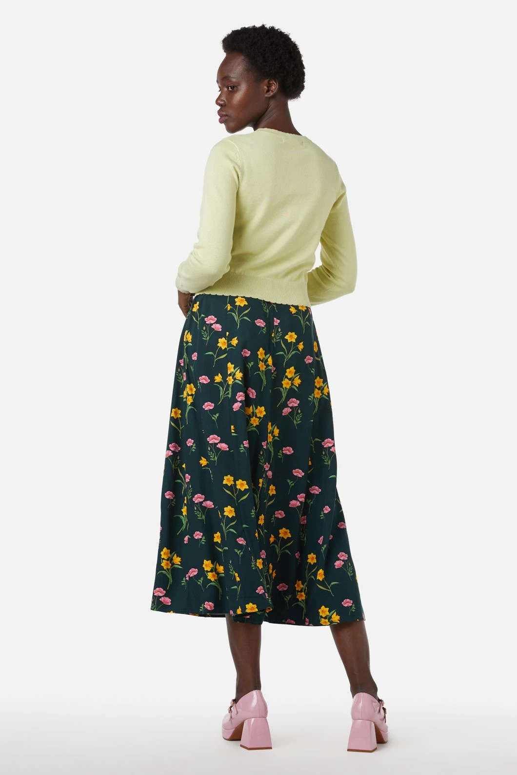 Poppy & Daffodil Floral Embroidered Cardigan – Scalloped Edge Cotton Knit 6 Poppy & Daffodil Floral Embroidered Cardigan – Scalloped Edge Cotton Knit - Image 4