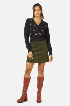 Princess Highway Plum Purple Bee Embroidered – Scallop Trim V-Neck Cardigan 17 Princess Highway Plum Purple Bee Embroidered – Scallop Trim V-Neck Cardigan -ModCloth PGFX177 001 2